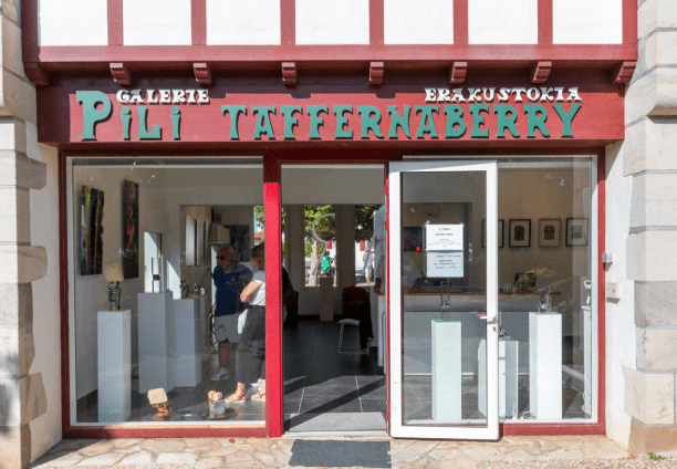 Facade de la galerie Pili Taffernaberry de Bidart
